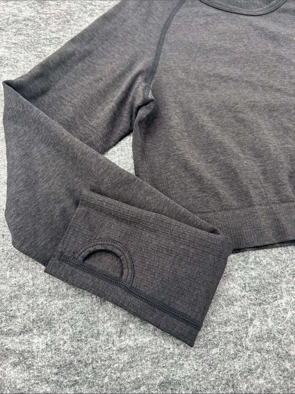 Gymshark Women's Black Cropped Long-Sleeve Seamless Top - Picture 4 of 8